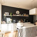 Charming Apartment In The Heart Of Paris - Welkeys